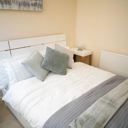 Comfy Spacious Apartment In Canary Wharf ลอนดอน ภายนอก รูปภาพ