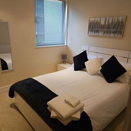 Comfy Spacious Apartment In Canary Wharf ลอนดอน ภายนอก รูปภาพ