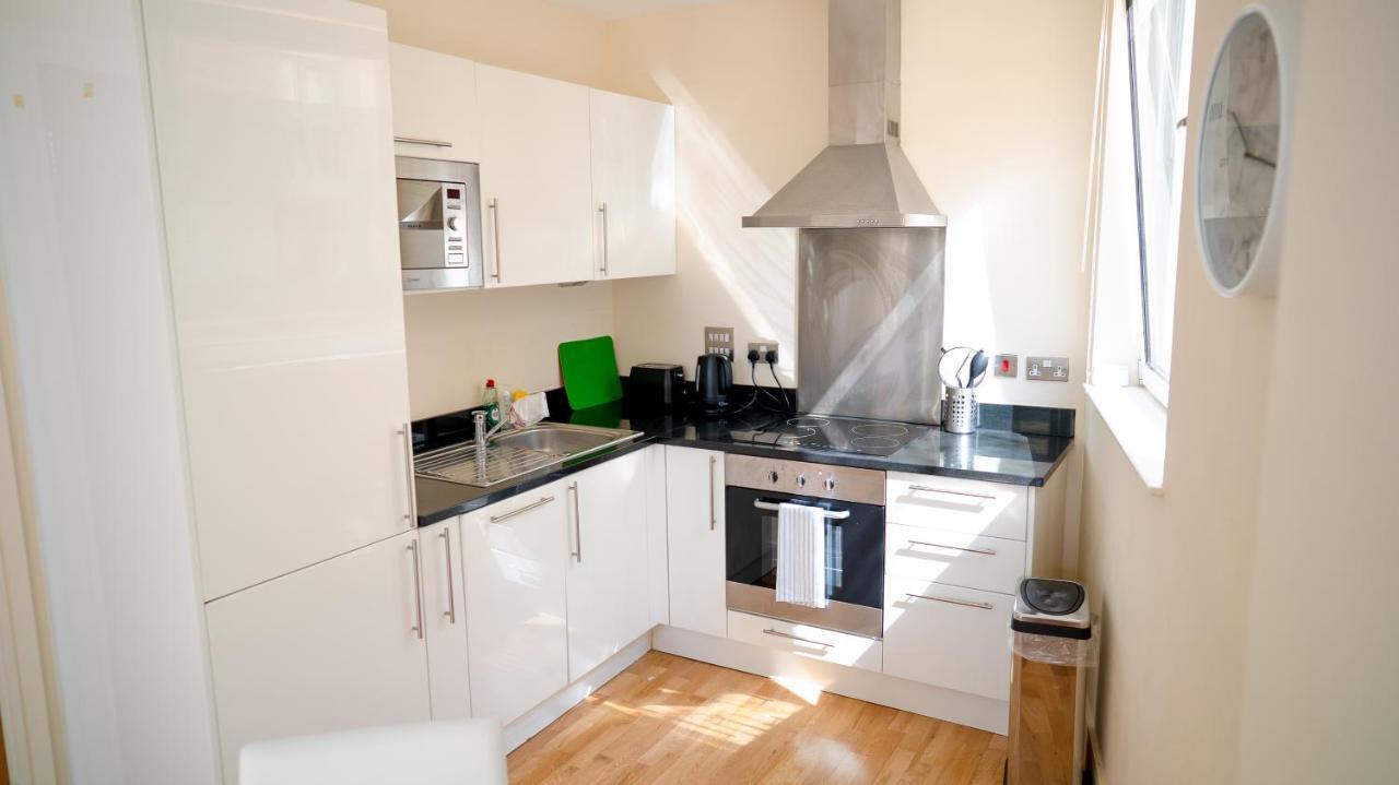 Comfy Spacious Apartment In Canary Wharf ลอนดอน ภายนอก รูปภาพ