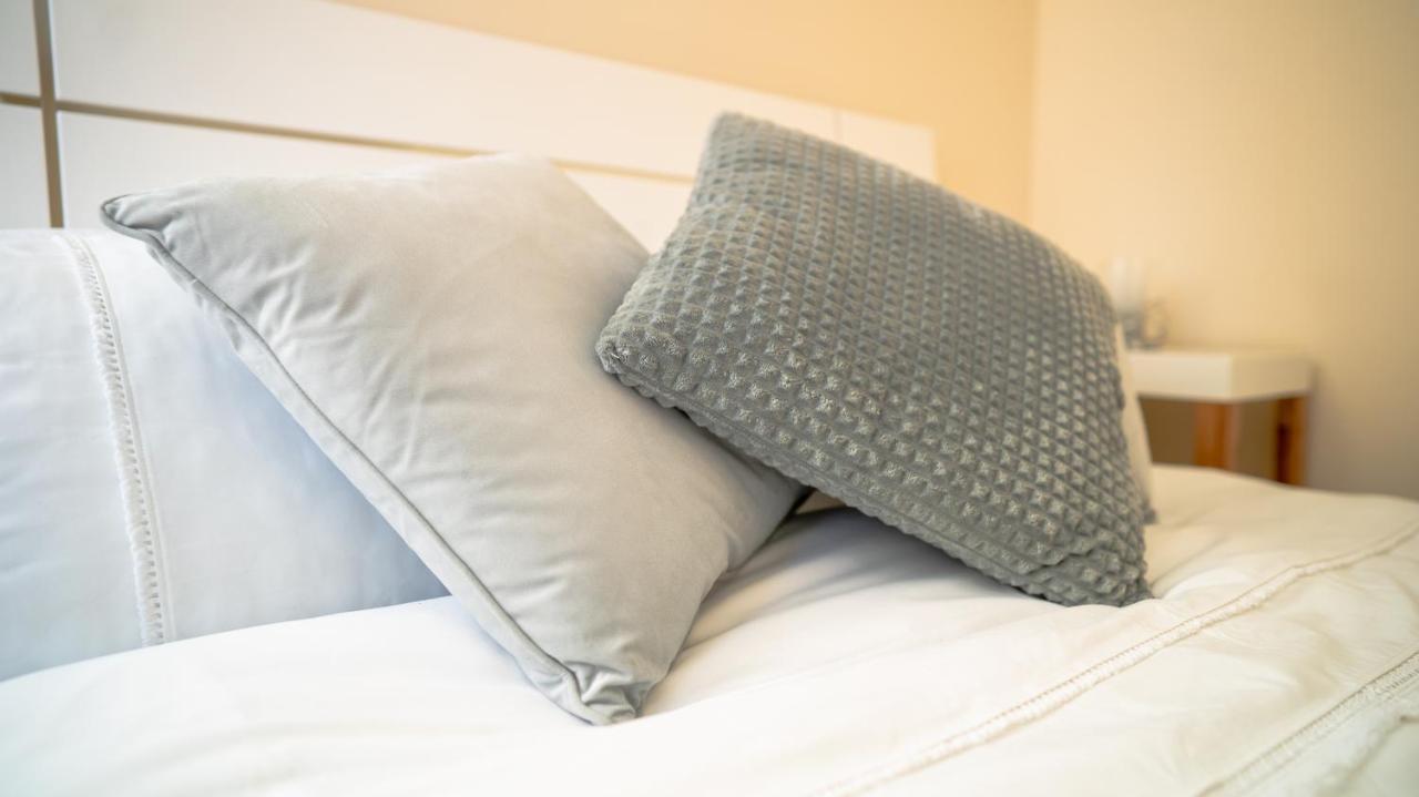 Comfy Spacious Apartment In Canary Wharf ลอนดอน ภายนอก รูปภาพ