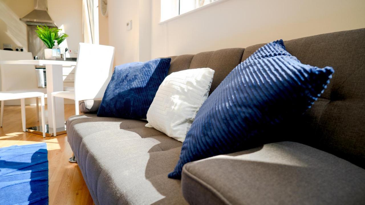 Comfy Spacious Apartment In Canary Wharf ลอนดอน ภายนอก รูปภาพ