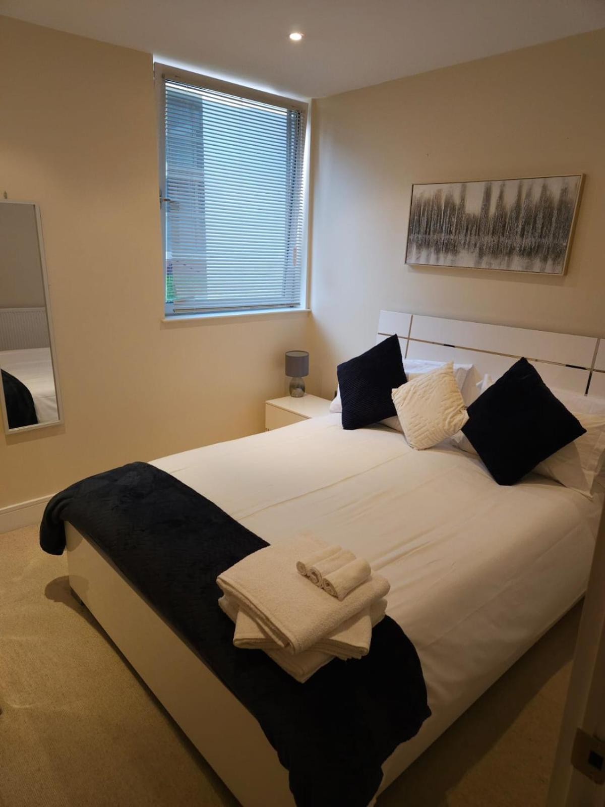 Comfy Spacious Apartment In Canary Wharf ลอนดอน ภายนอก รูปภาพ